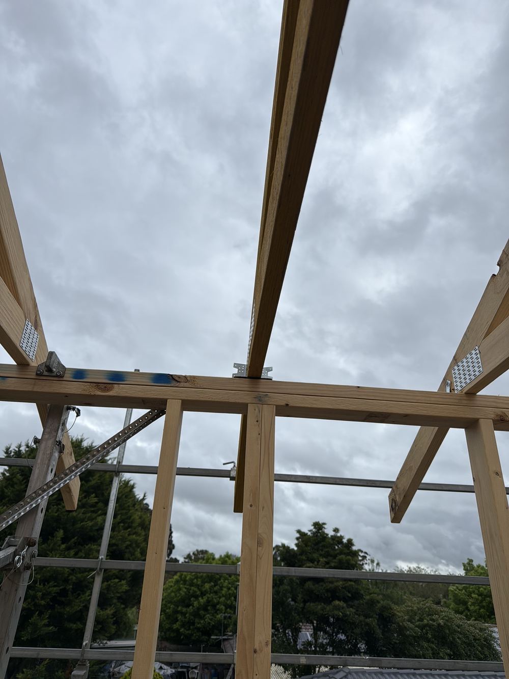 Girder trusses and what they sit on in a Berwick frame