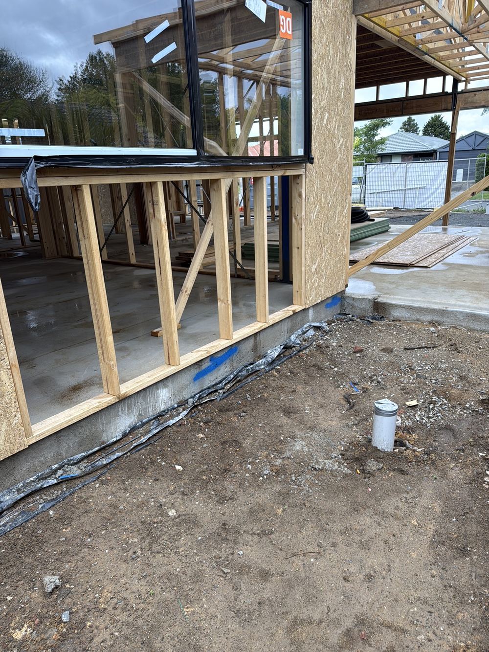 Wall plate overhanging the slab at a corner, cutting its bearing, Berwick