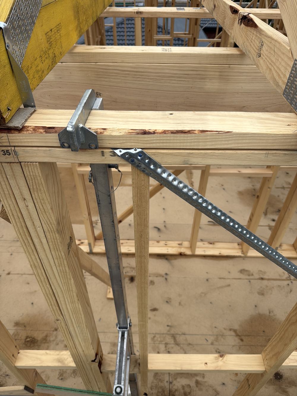 Speed bracing fixed to the top plate only, not over the full ribbon plate, Berwick